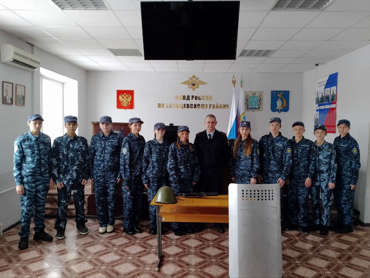 Отряд &amp;quot;Юного Друга Полиции&amp;quot;  посетили отдел Министерства Внутренних дел России по Татищевскому району.