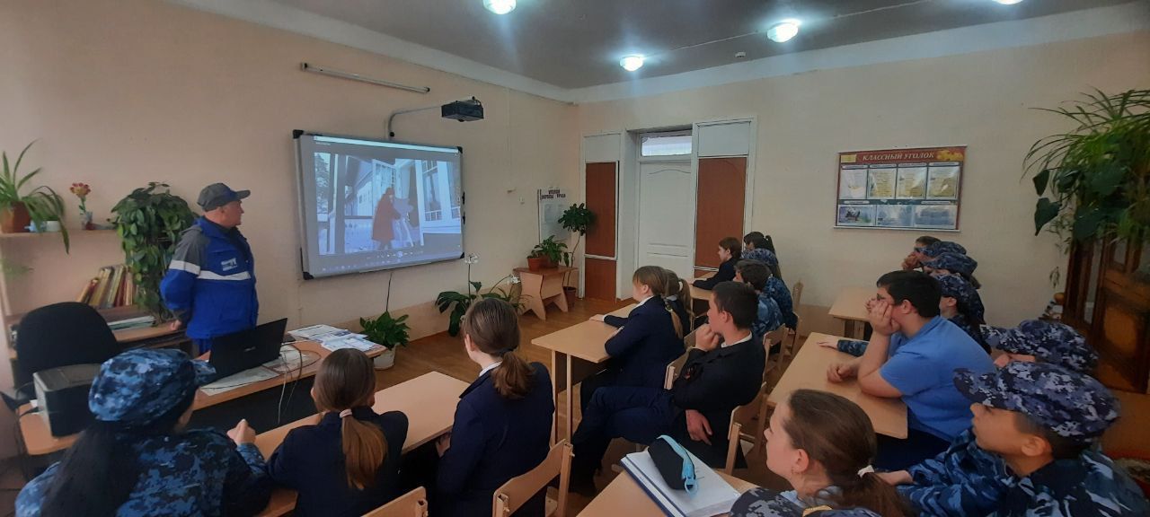 встреча учащихся нашей школы с мастером по эксплуатации газораспределительных сетей  Сергеем Ивановичем Ивановым.